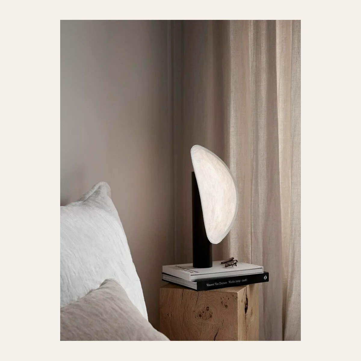 Настольный светильник New Works Tense Portable Table Lamp