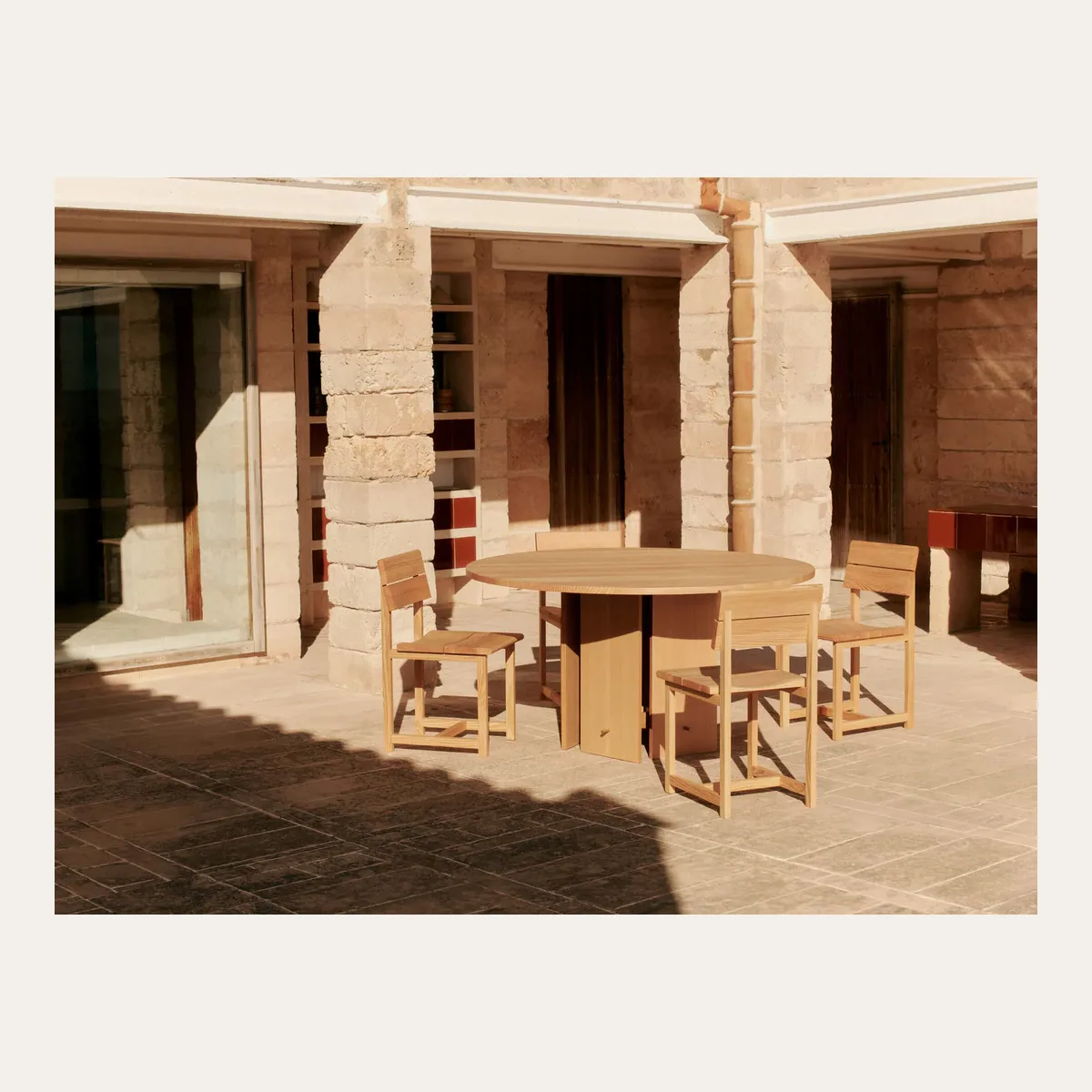Aukko Dining Table