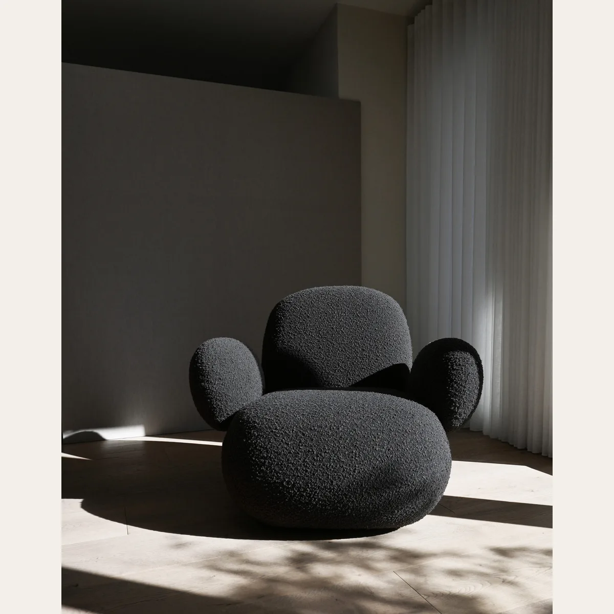 Toe Armchair, Flat