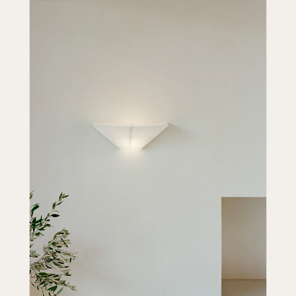 Nebra Wall Lamp