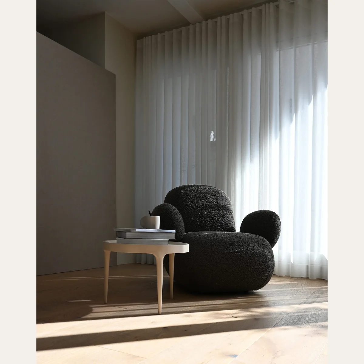 Toe Armchair, Flat