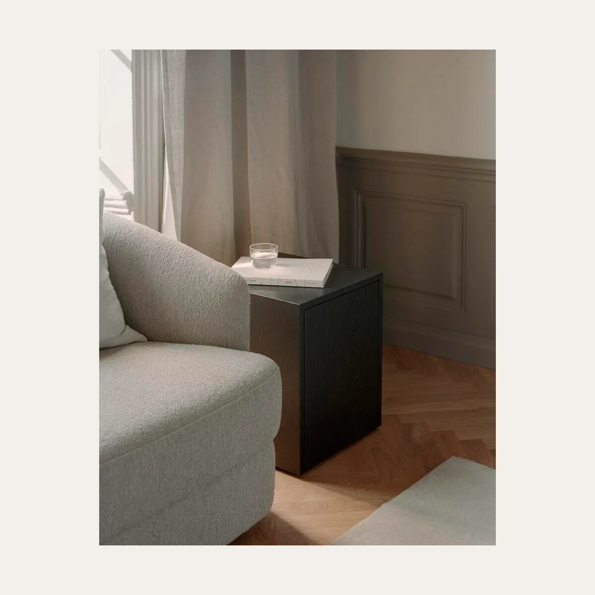 Mass Side Table w. Drawer