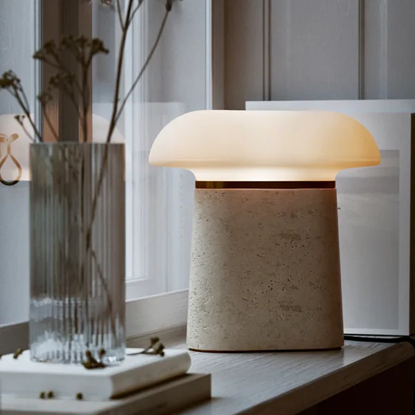 Nova table lamp