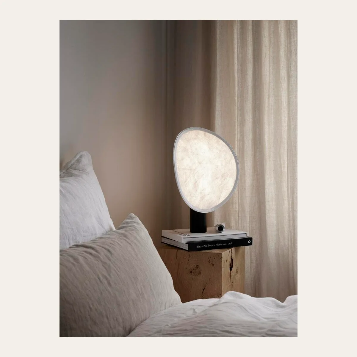 Настольный светильник New Works Tense Portable Table Lamp
