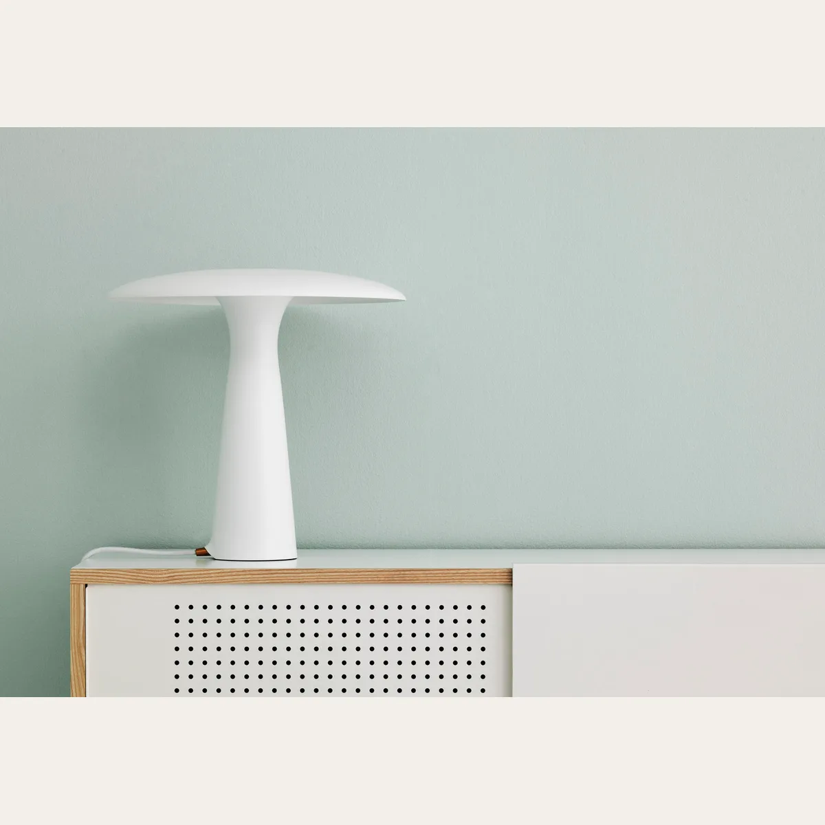Настольный светильник Normann Copenhagen Shelter