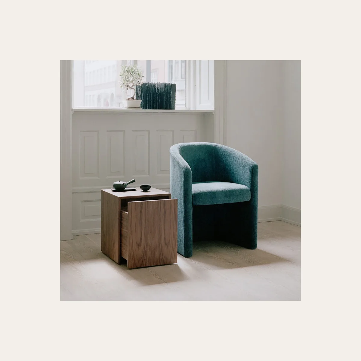 Mass Side Table w. Drawer