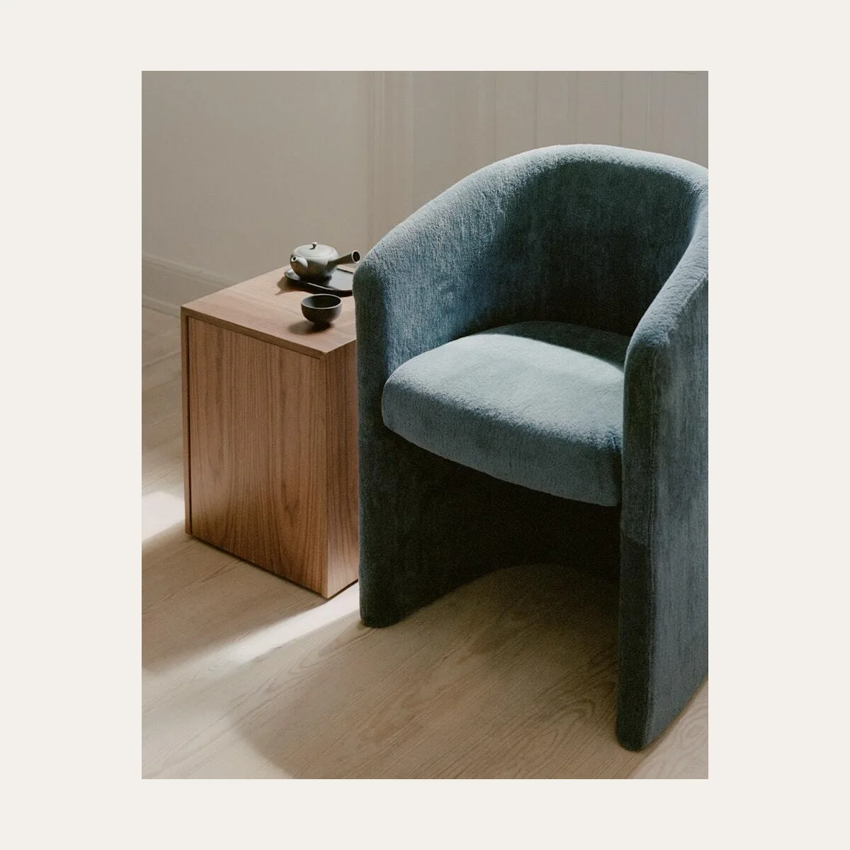 Mass Side Table w. Drawer