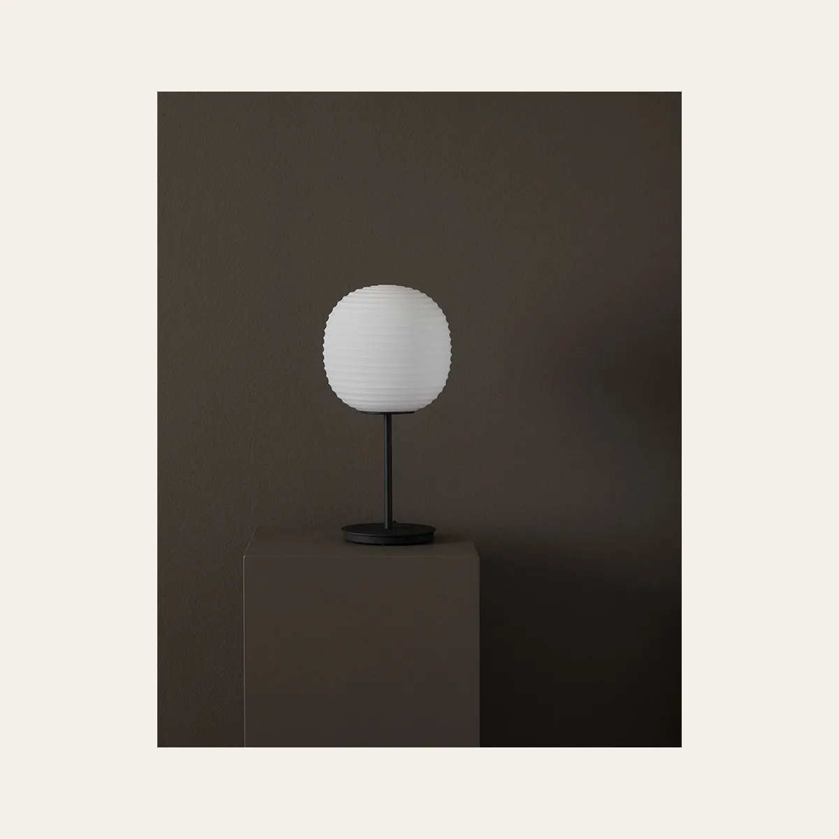 Настольный светильник New Works Lantern Table Lamp