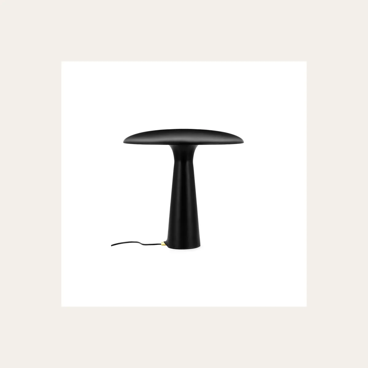 Настольный светильник Normann Copenhagen Shelter