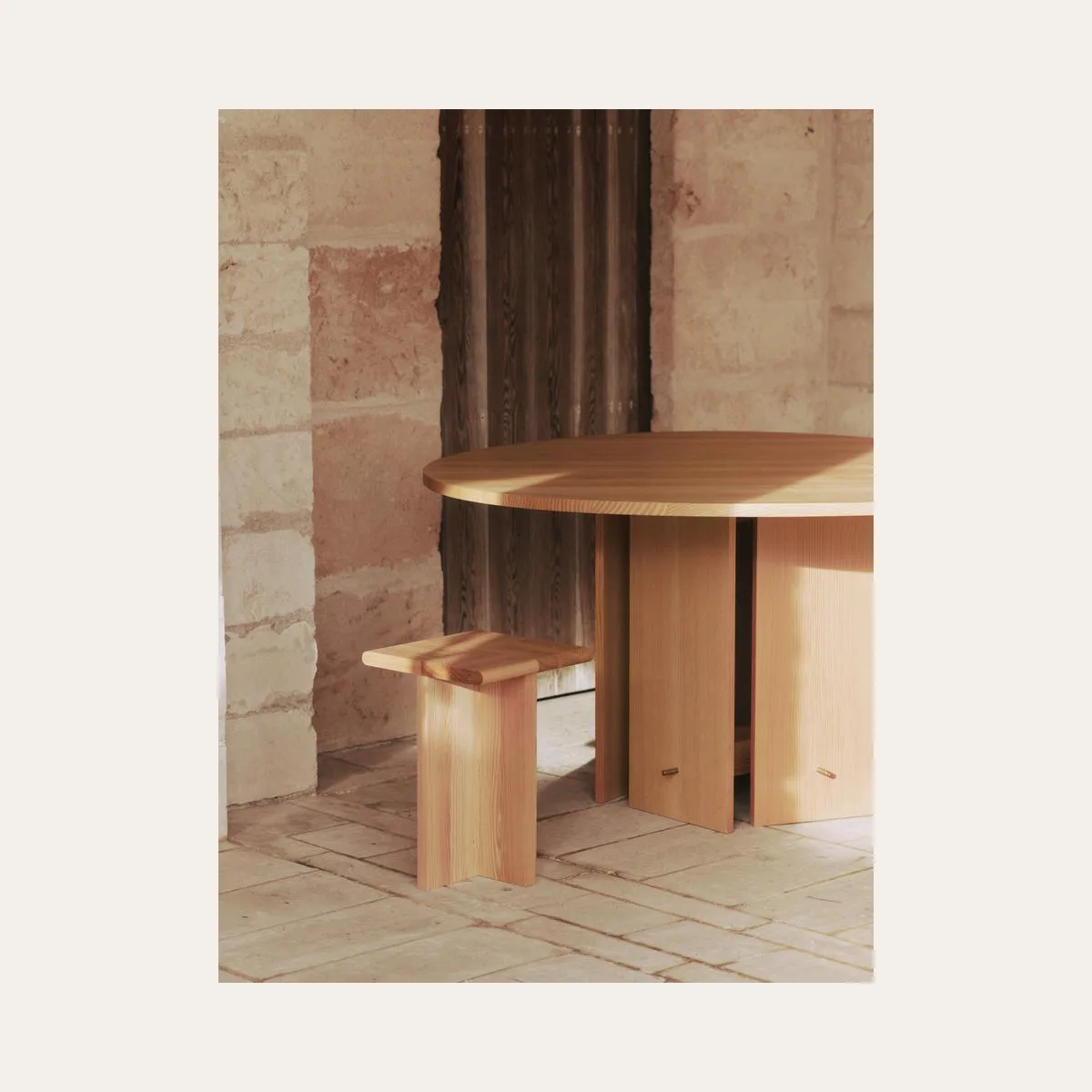 Aukko Dining Table