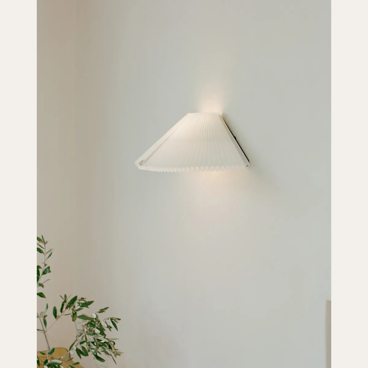 Nebra Wall Lamp