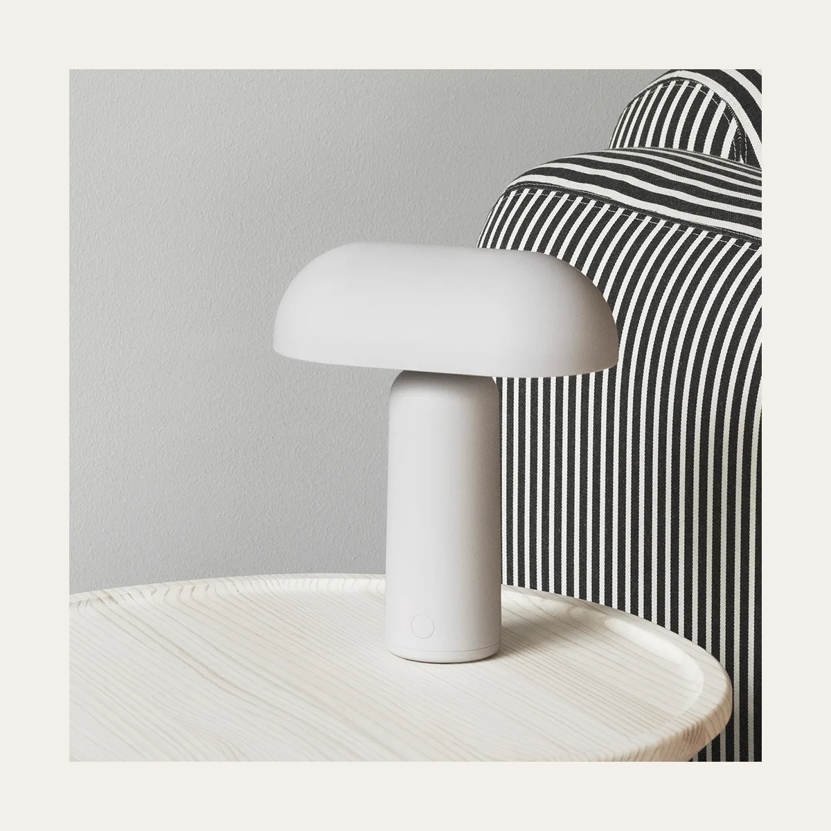 Настольный светильник Normann Copenhagen Porta