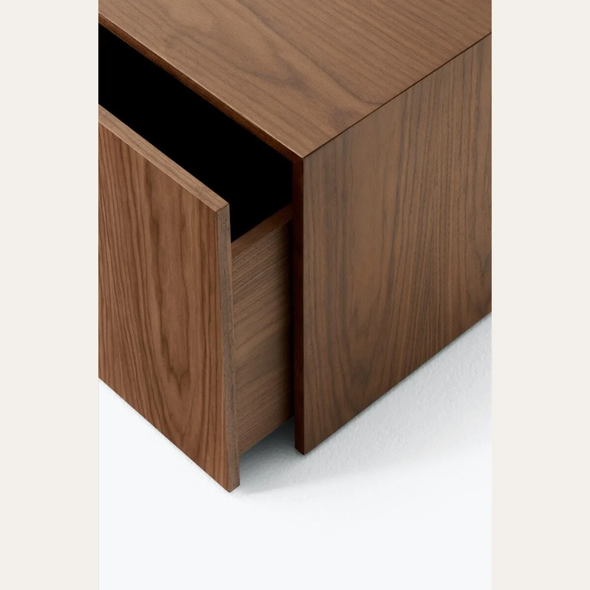 Mass Side Table w. Drawer