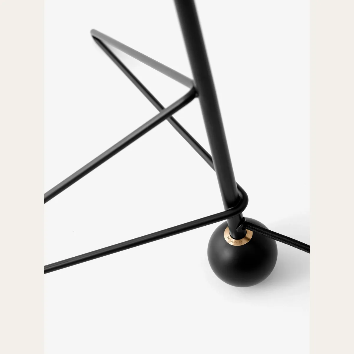 Настольный светильник &Tradition Tripod HM9