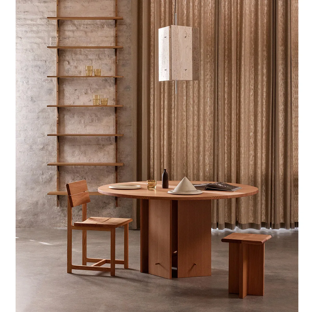 Aukko Dining Table