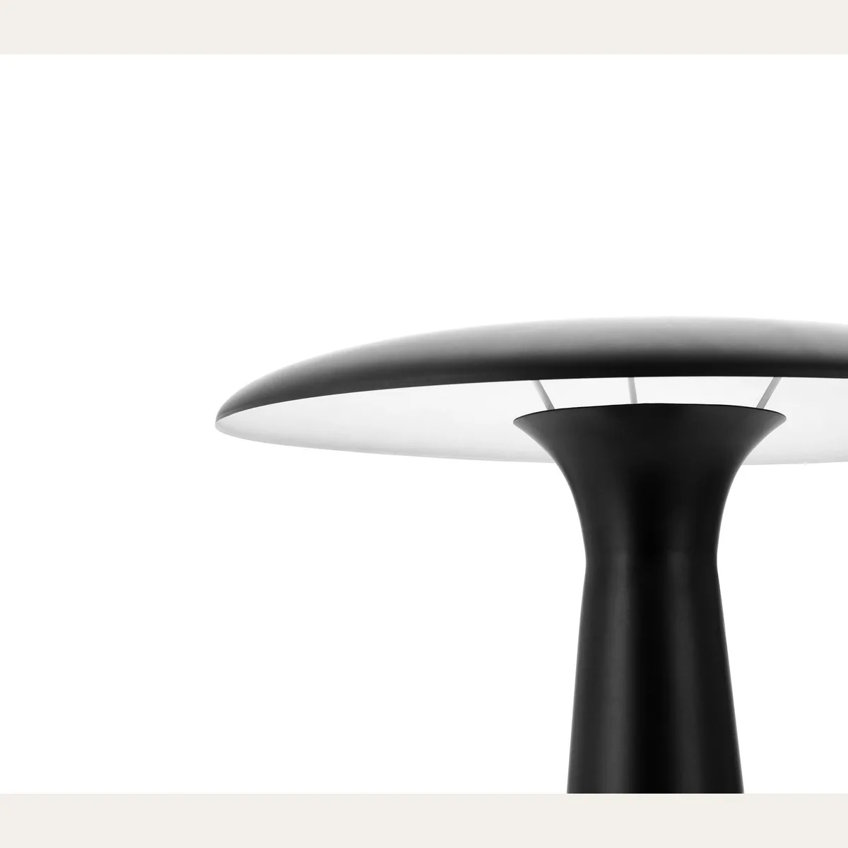 Настольный светильник Normann Copenhagen Shelter