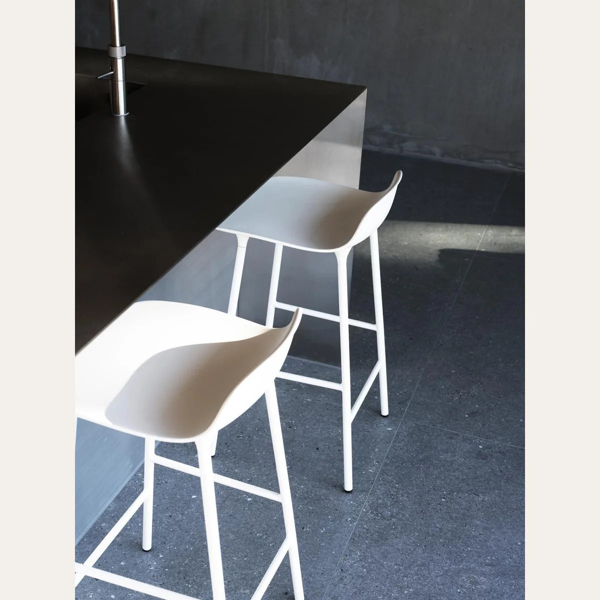 Form Barstool 65 cm Steel