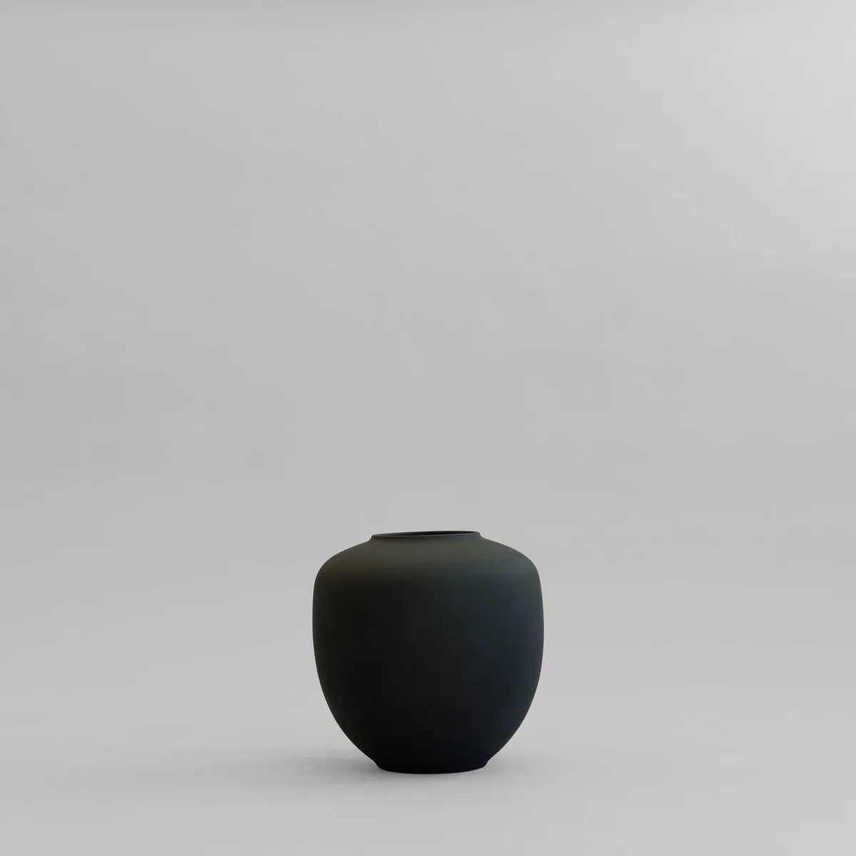 Sunao Vase, Medio
