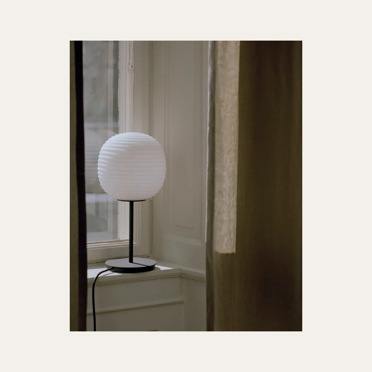 Настольный светильник New Works Lantern Table Lamp