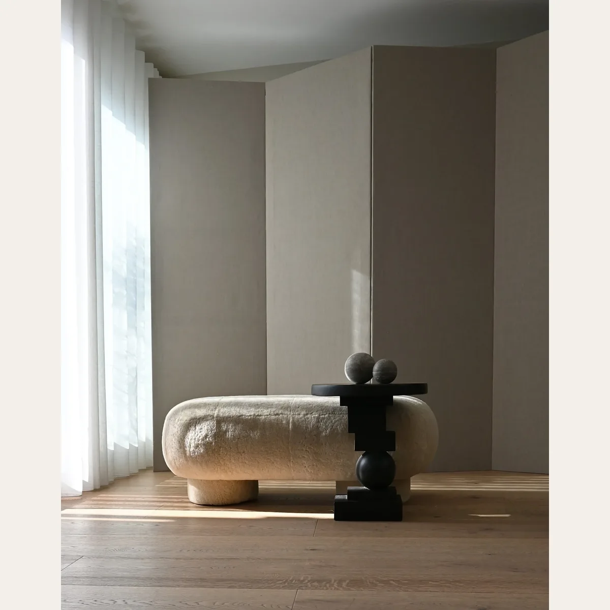 Big Foot Bench Sheepskin