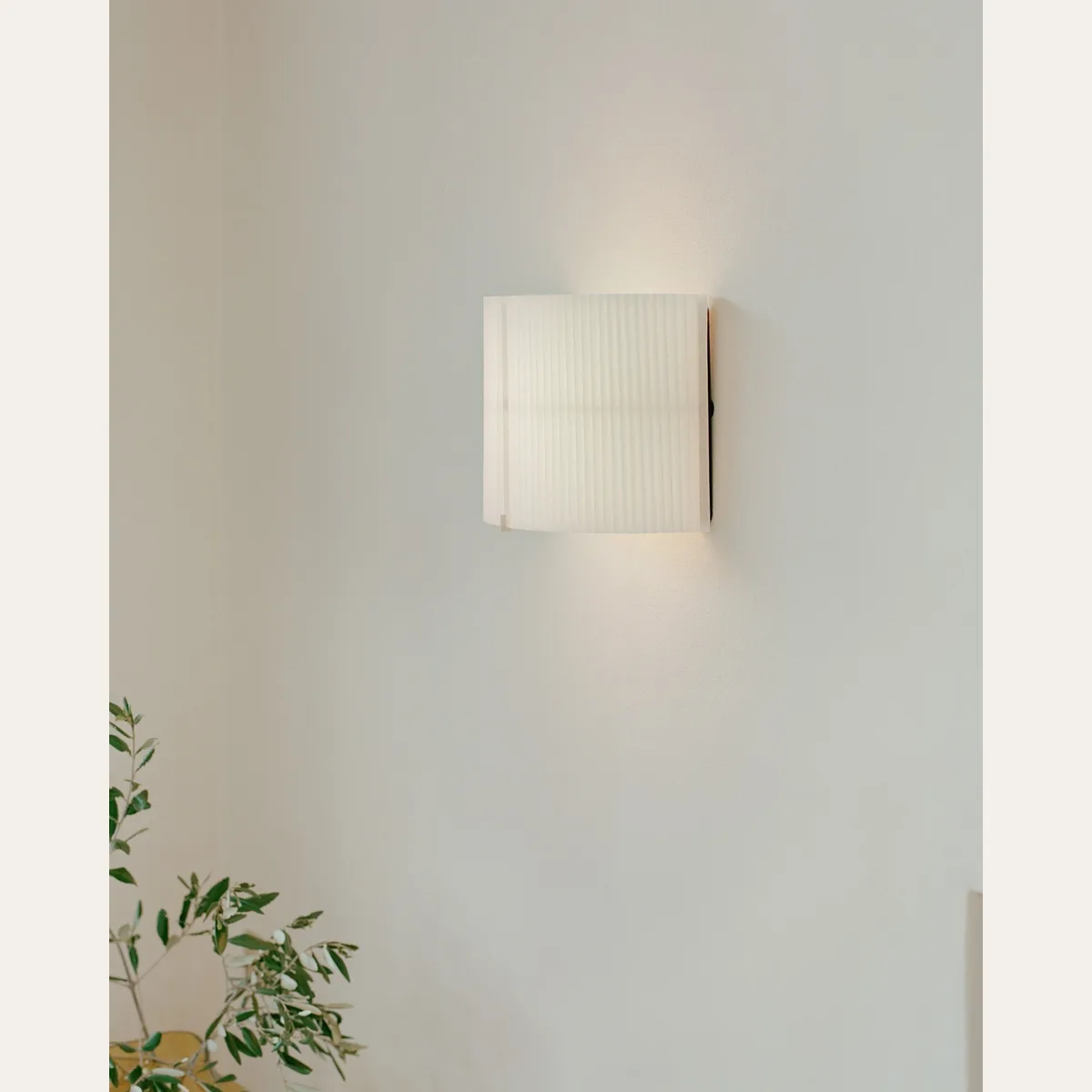 Nebra Wall Lamp