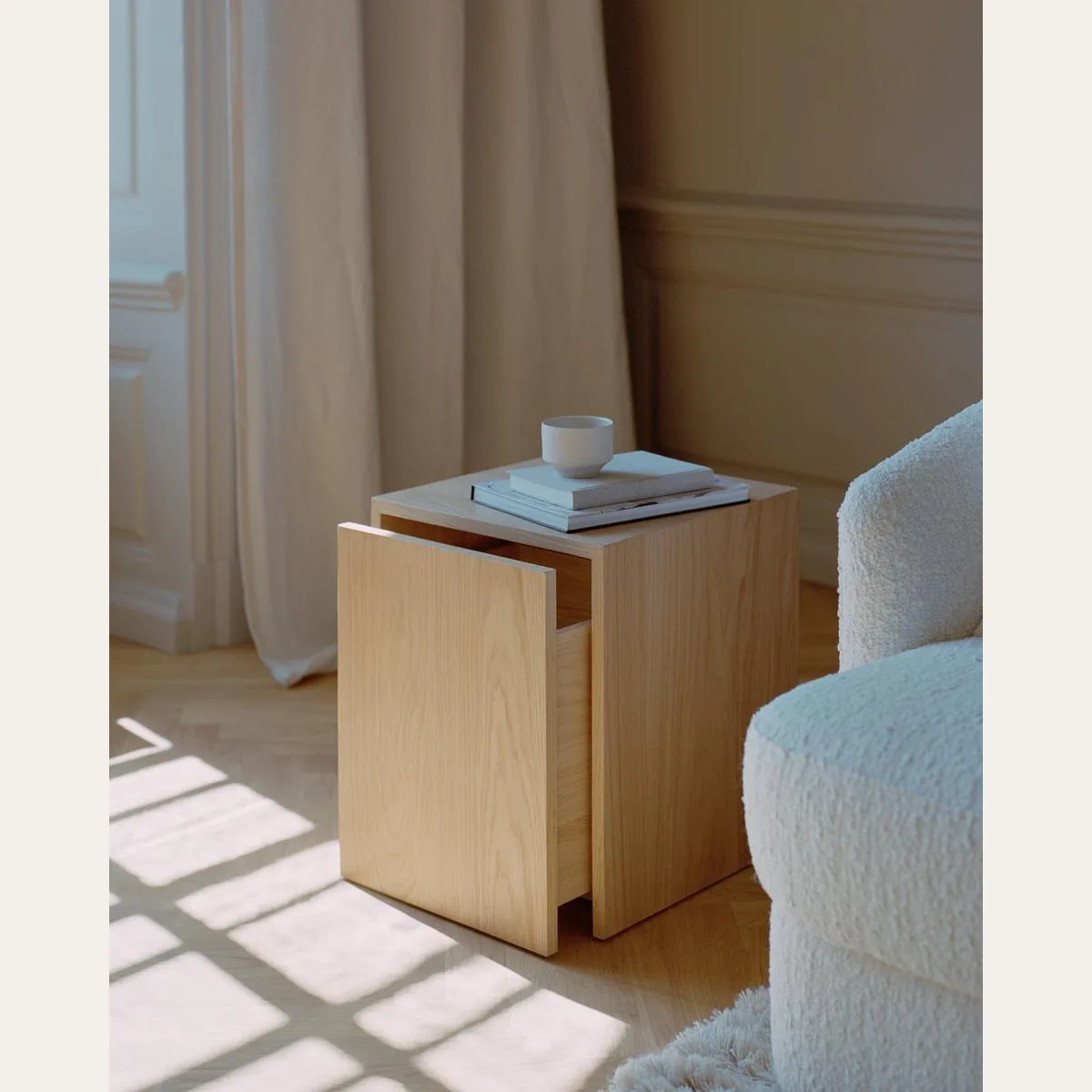 Mass Side Table w. Drawer