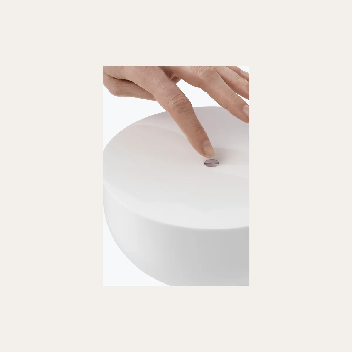 Настольный светильник New Works Kizu Portable Table Lamp
