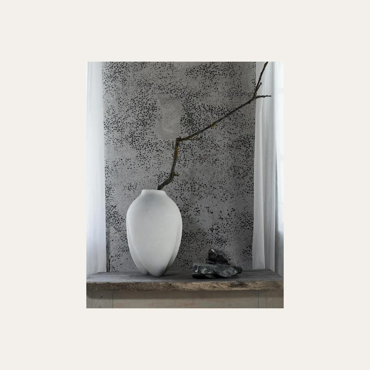 Ваза 101 Copenhagen Sumo Vase, Slim белая в интерьере