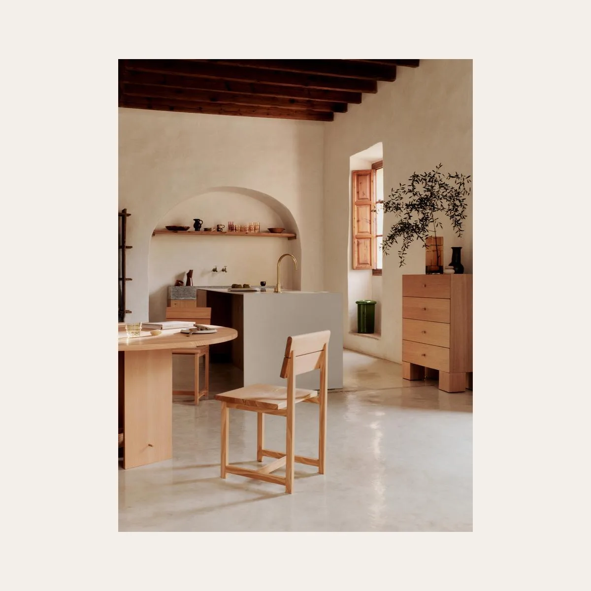 Aukko Dining Table