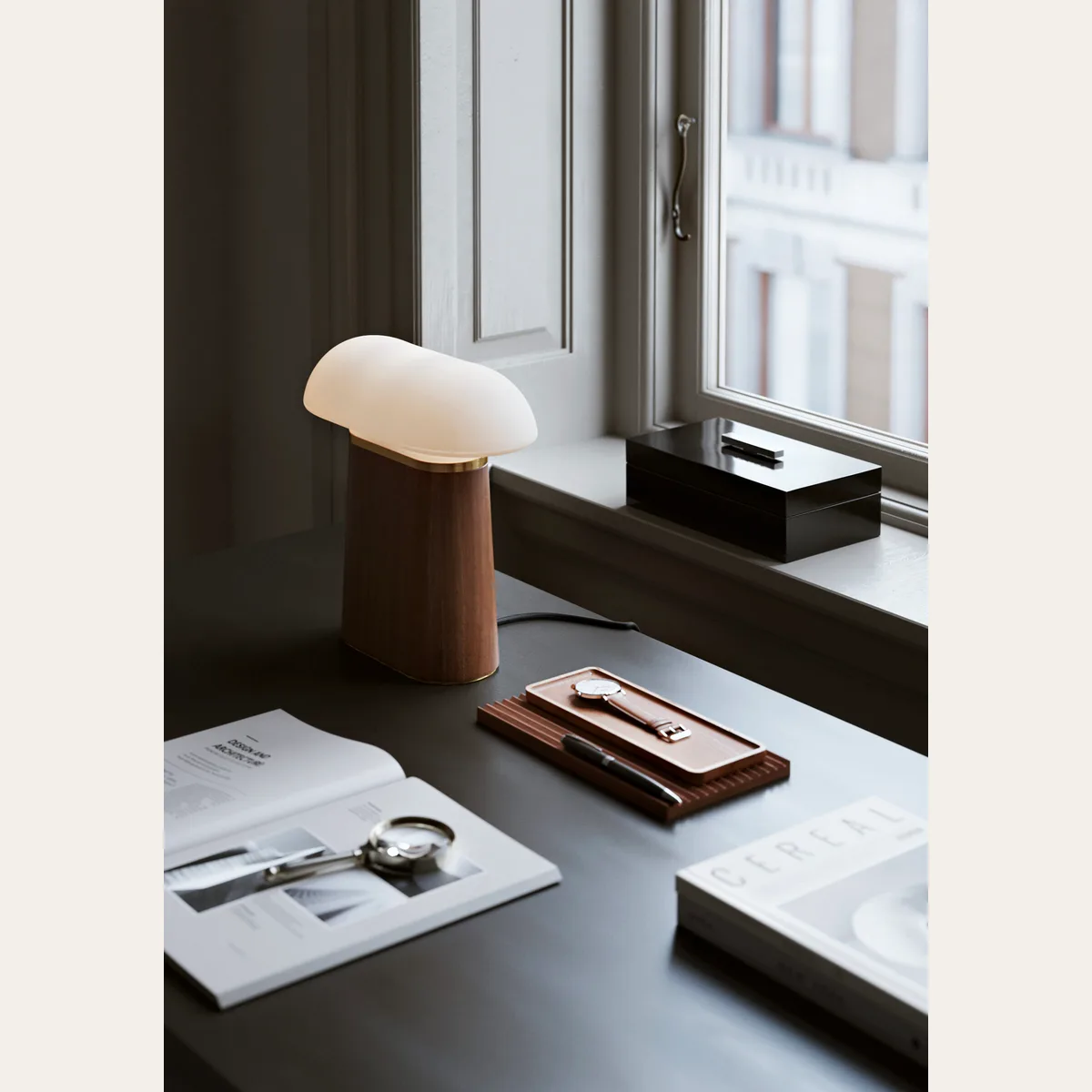 Nova table lamp